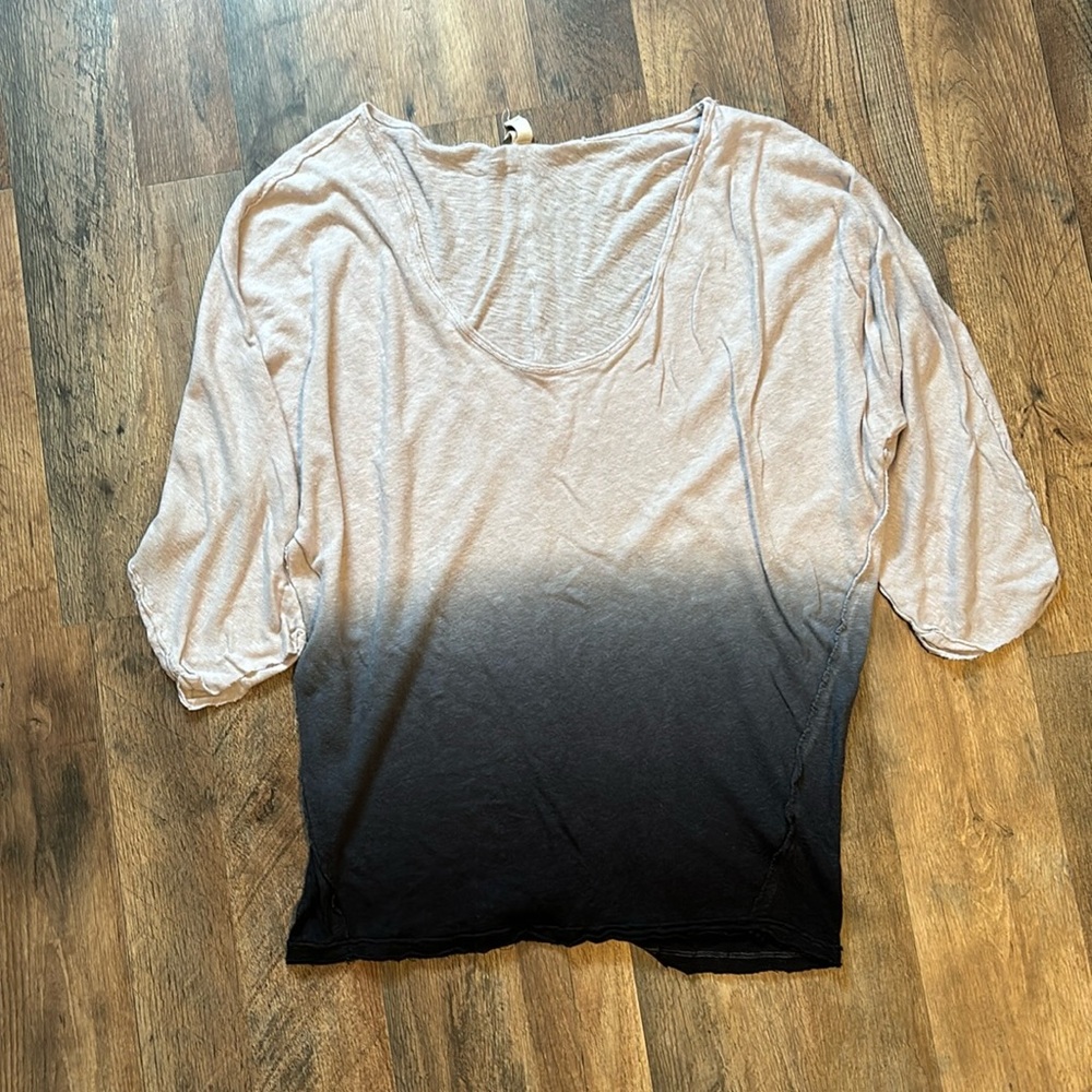 We The Free medium 3/4 sleeve top white to black gradient